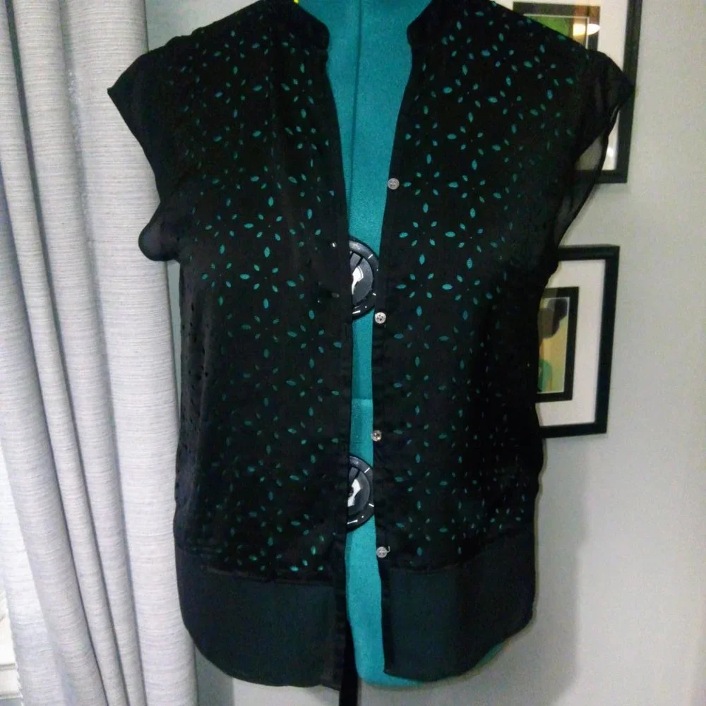 Vince Camuto Short-Sleeved Cutout Detail Blouse Sz S - Picture 3 of 15